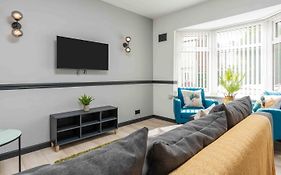 3-Bed Scouse House Near Anfield & Goodison